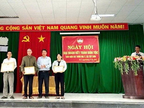 z7228904406212_48ef06014161d162602911635516e714